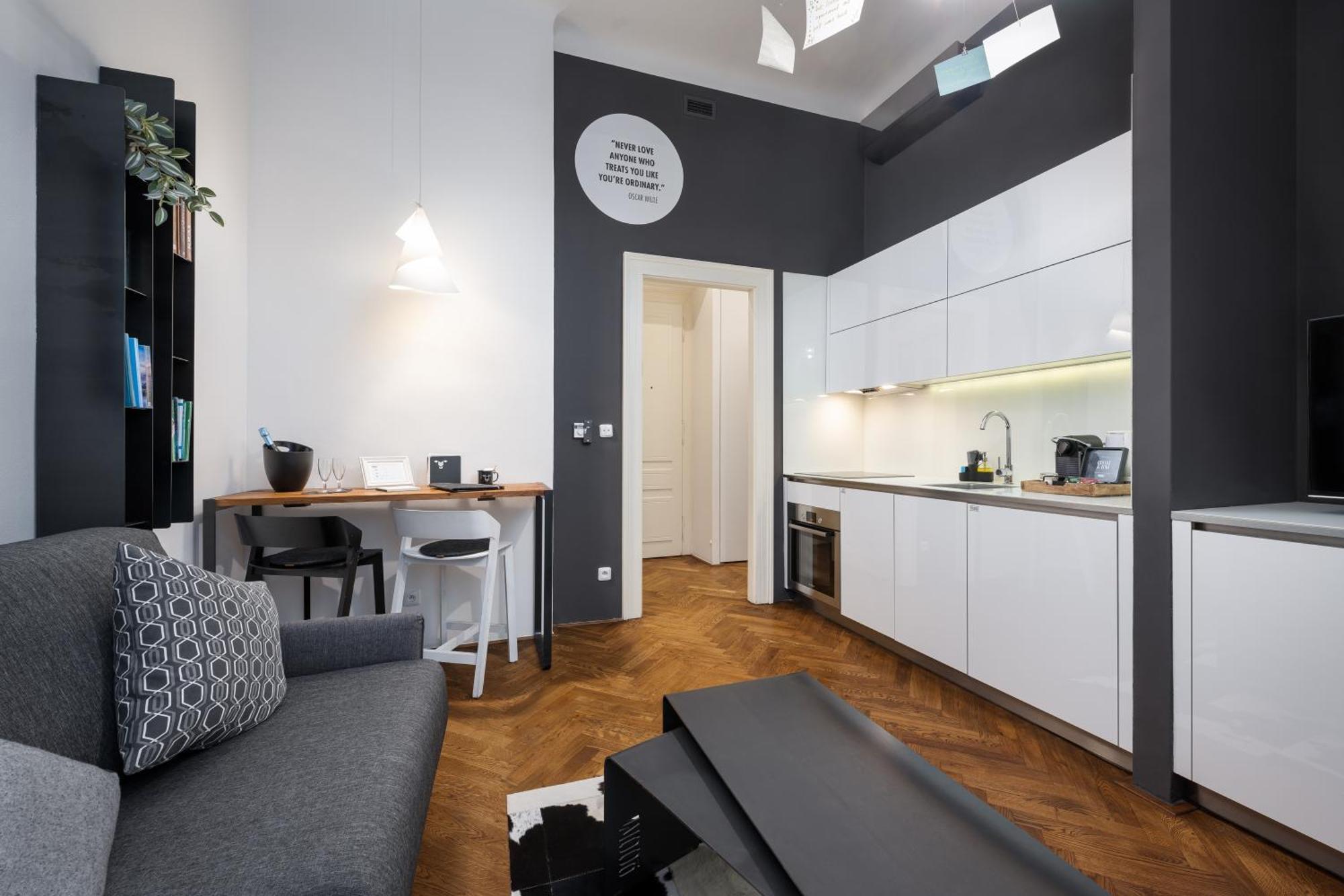 Mooo Downtown Aparthotel Прага Екстериор снимка