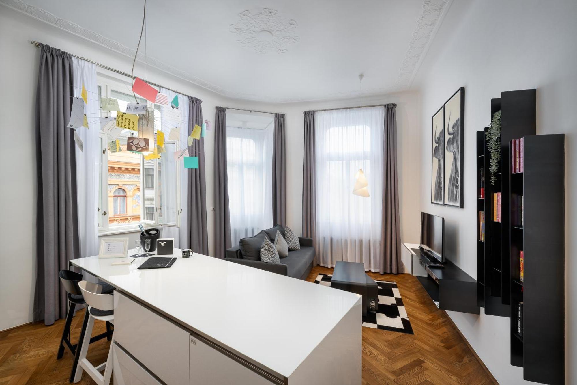 Mooo Downtown Aparthotel Прага Екстериор снимка