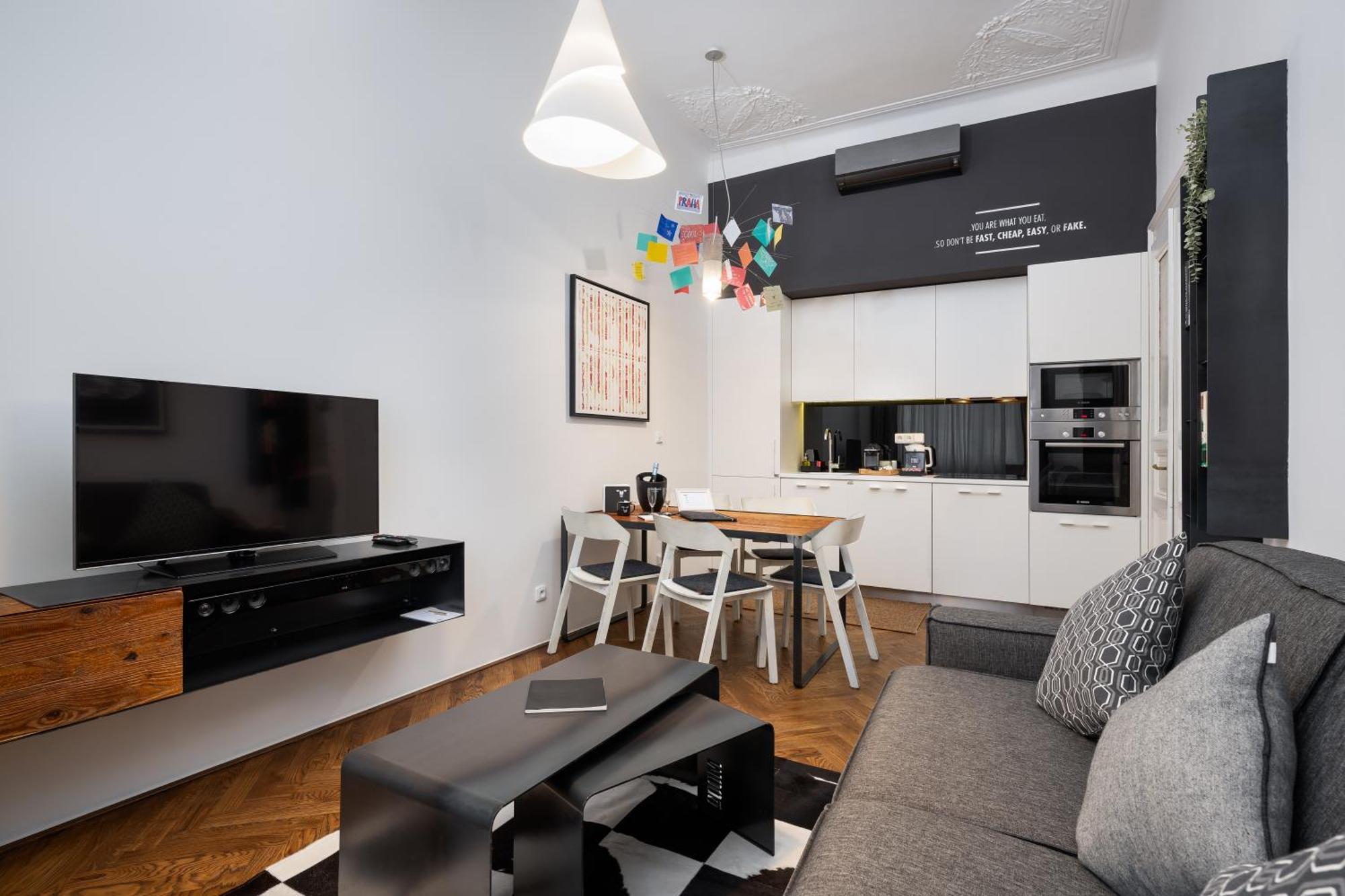 Mooo Downtown Aparthotel Прага Екстериор снимка