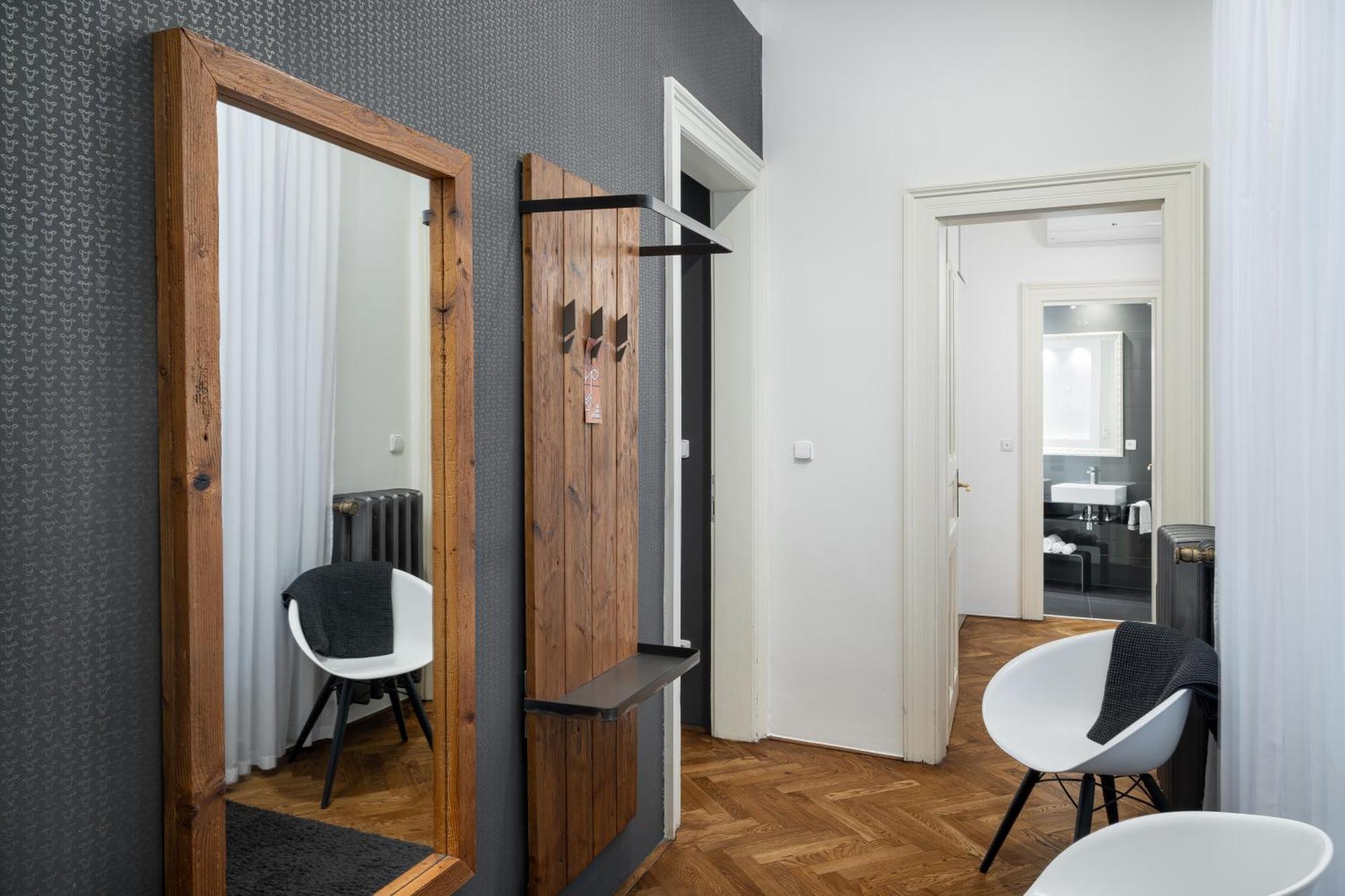 Mooo Downtown Aparthotel Прага Екстериор снимка