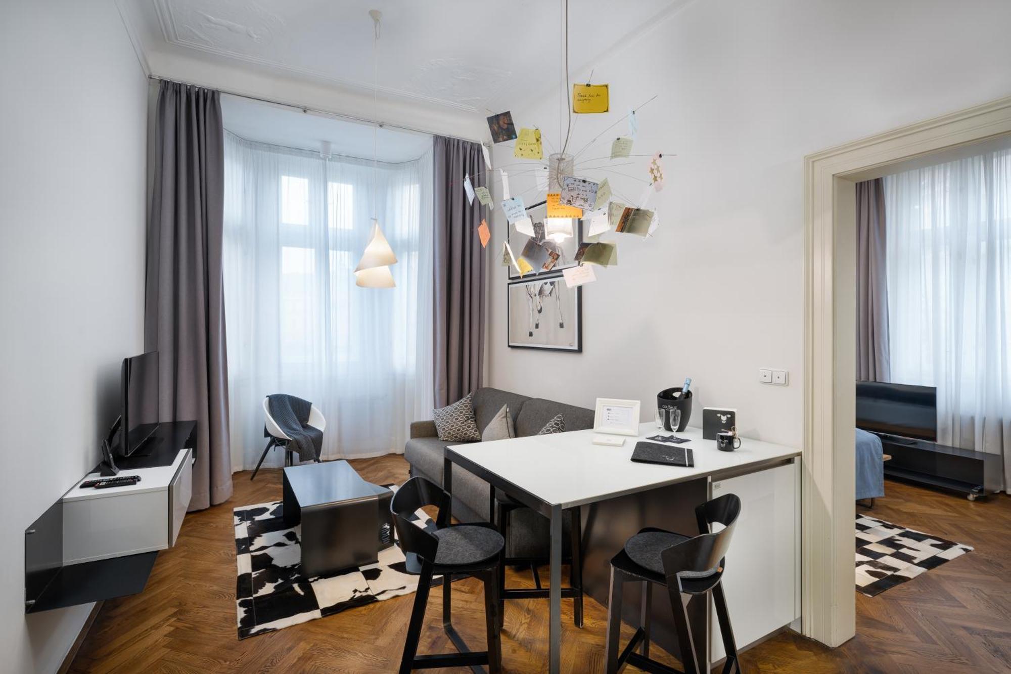 Mooo Downtown Aparthotel Прага Екстериор снимка