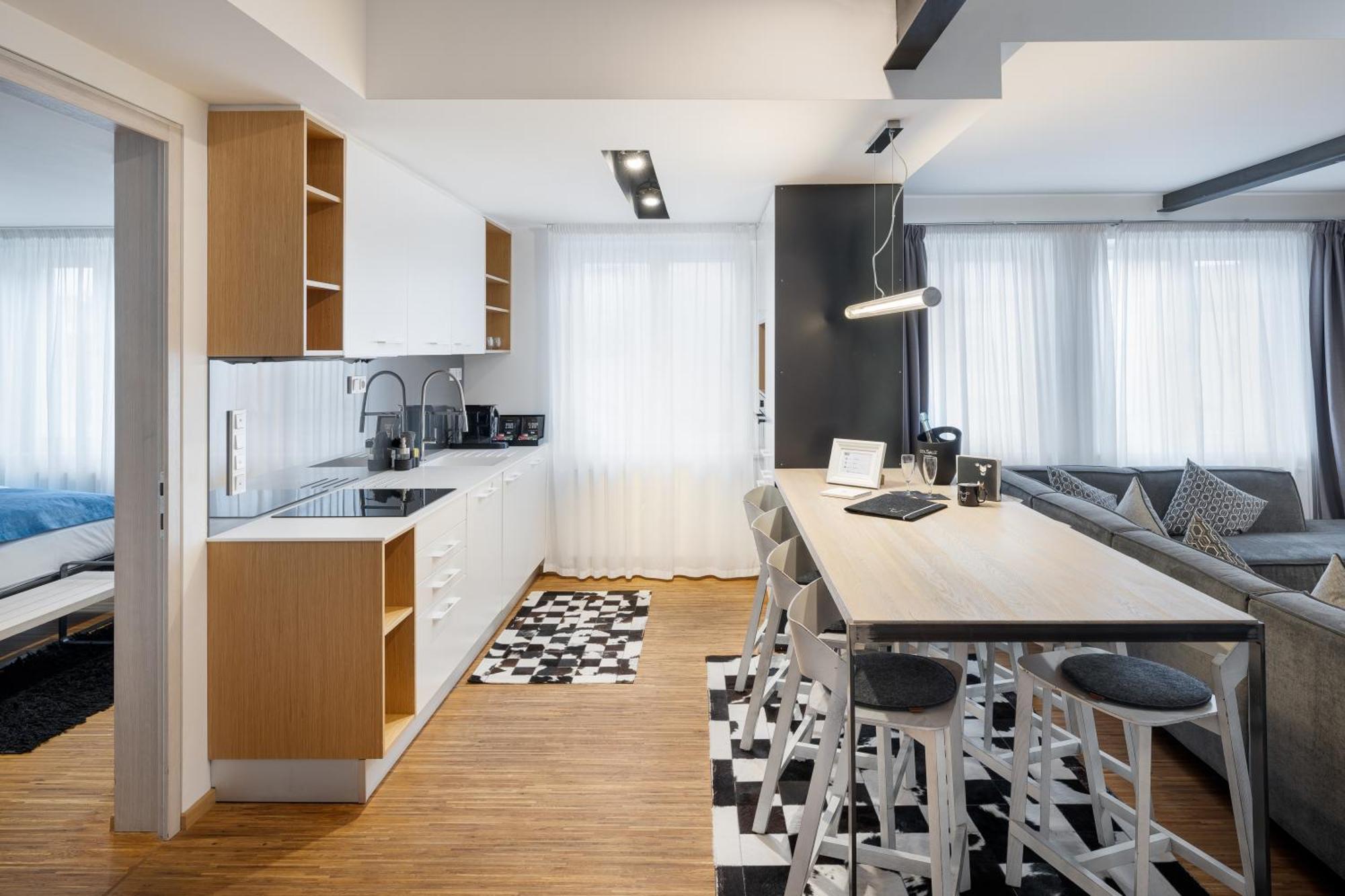 Mooo Downtown Aparthotel Прага Екстериор снимка