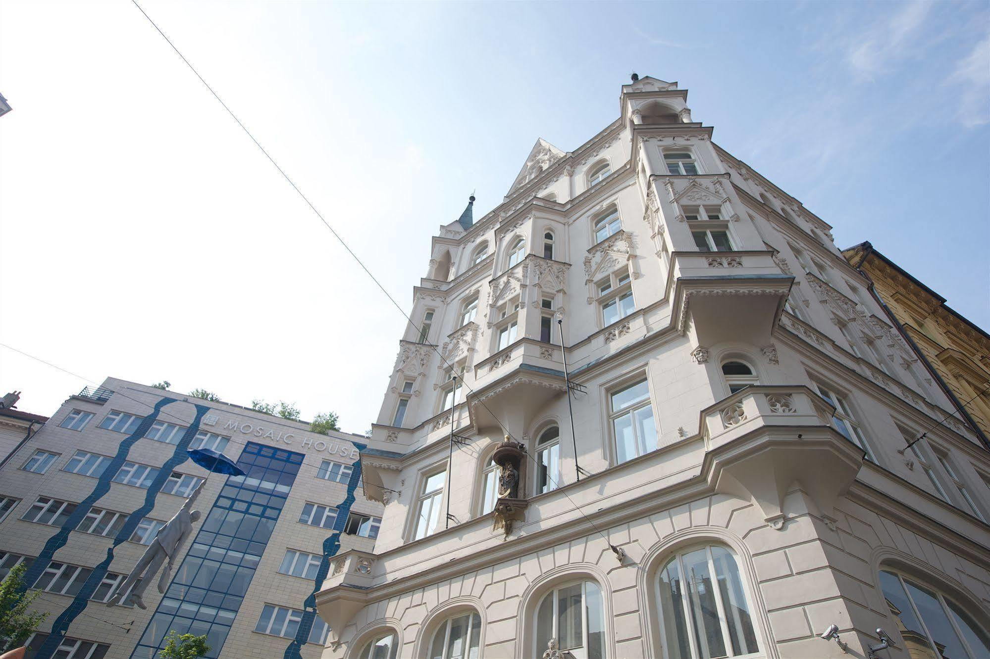 Mooo Downtown Aparthotel Прага Екстериор снимка