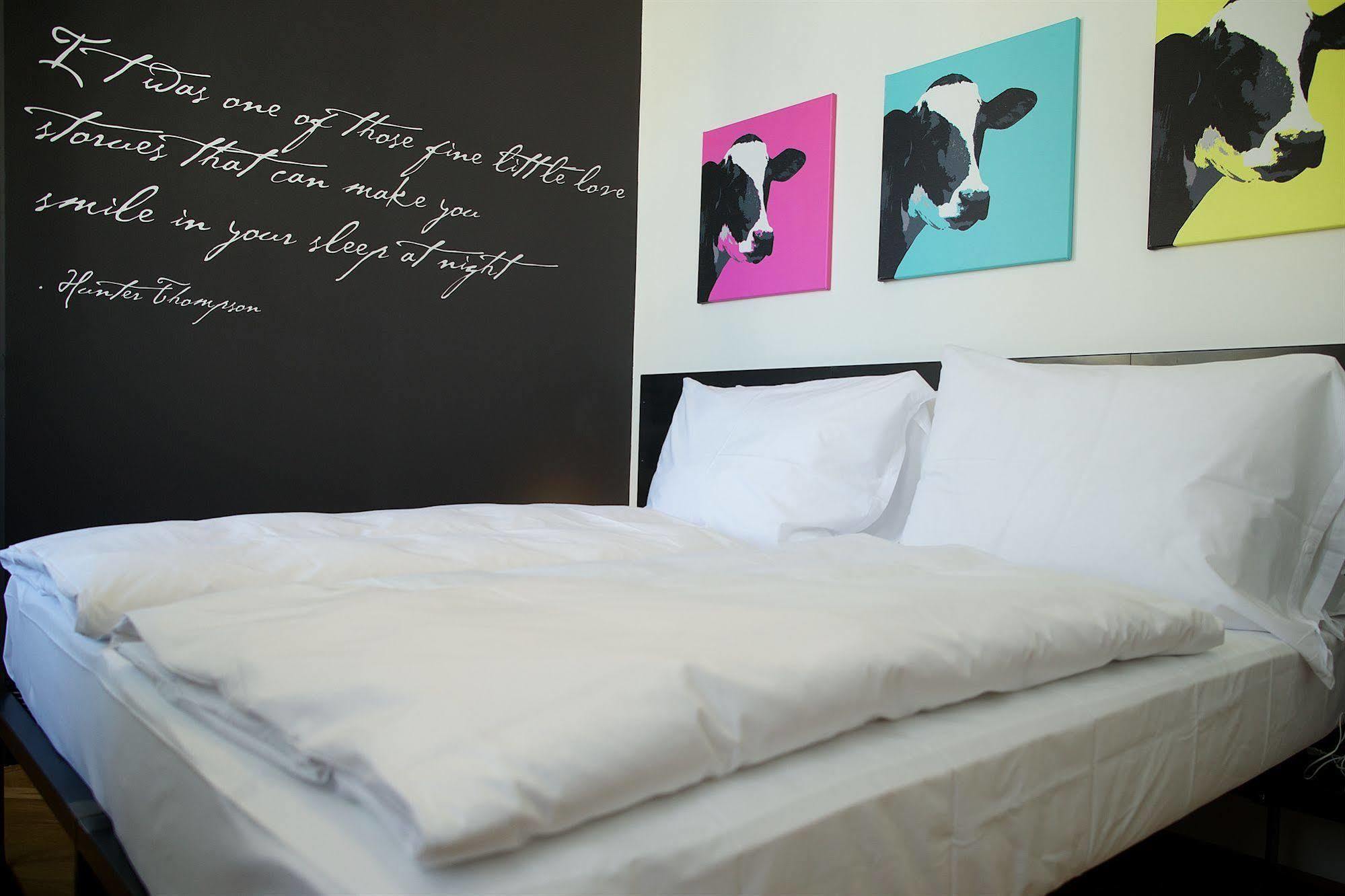 Mooo Downtown Aparthotel Прага Екстериор снимка