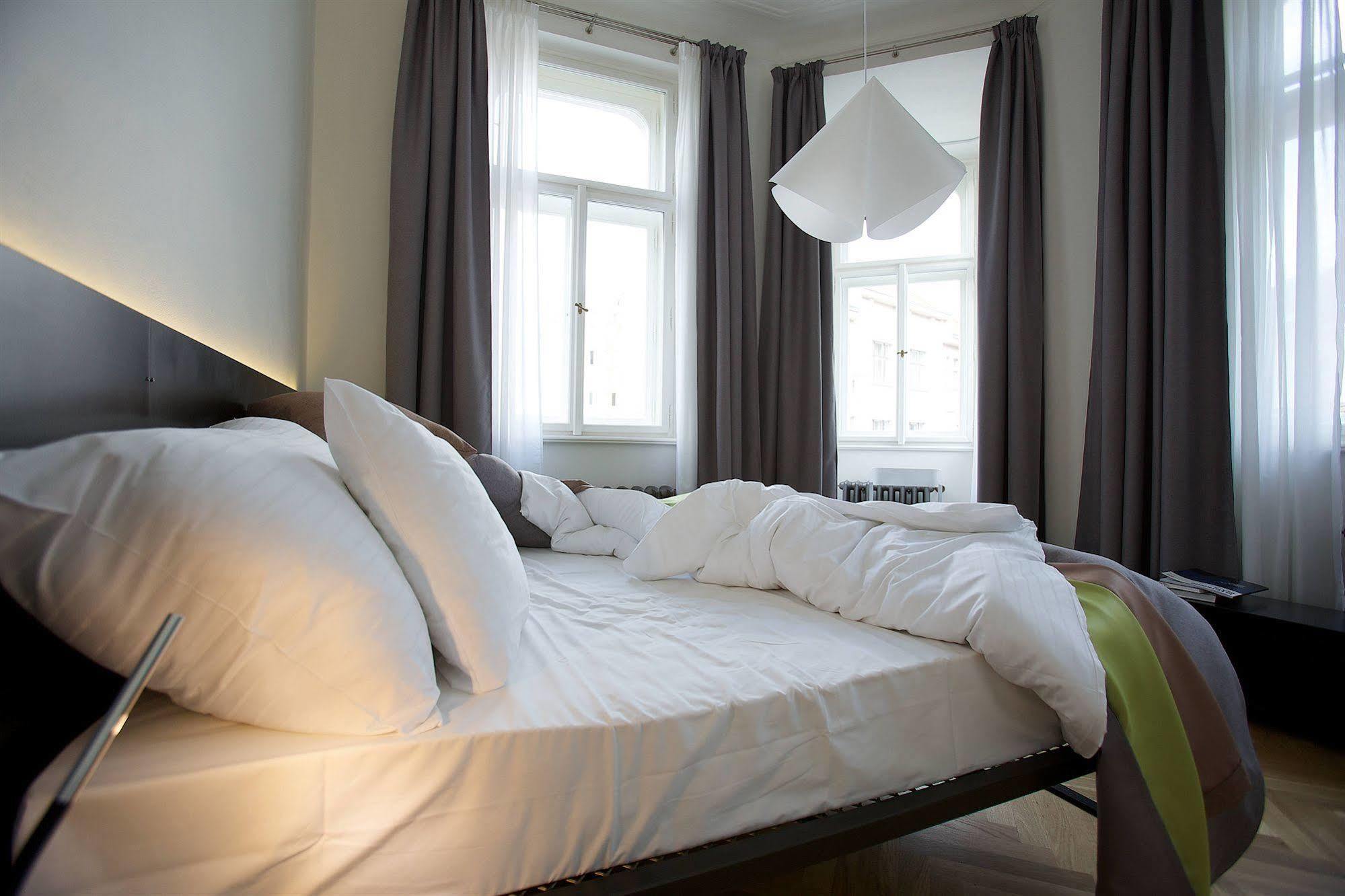 Mooo Downtown Aparthotel Прага Екстериор снимка